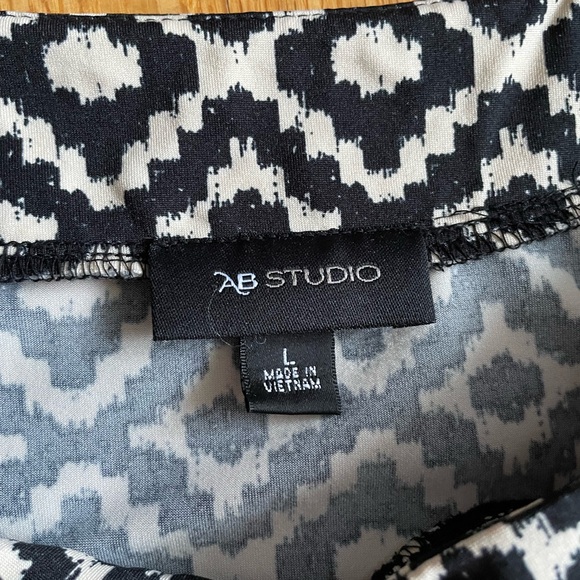AB Studio Top - Picture 4 of 4